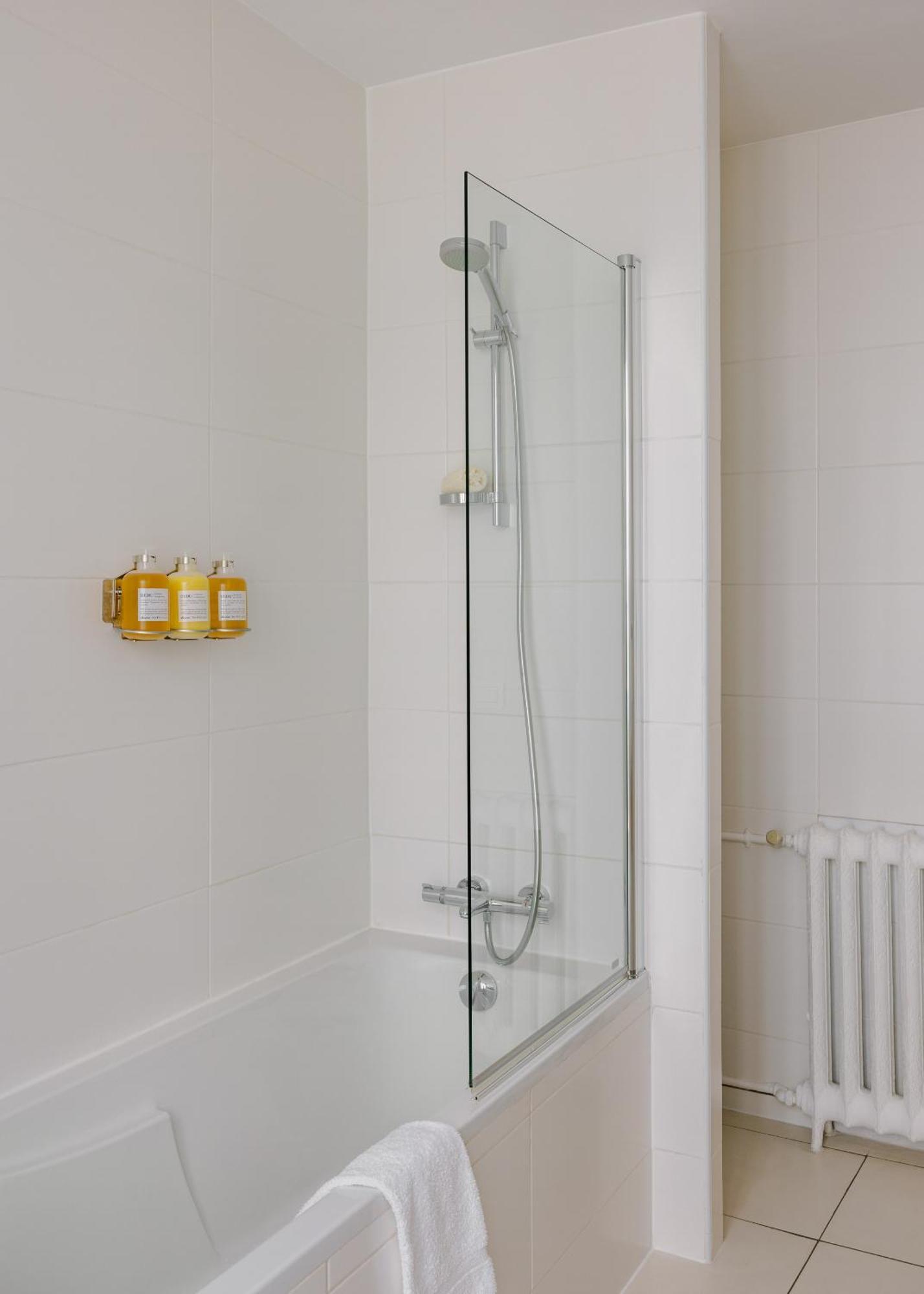 Yelo Lumiere Powered By Sonder Hotel Cannes Room photo
