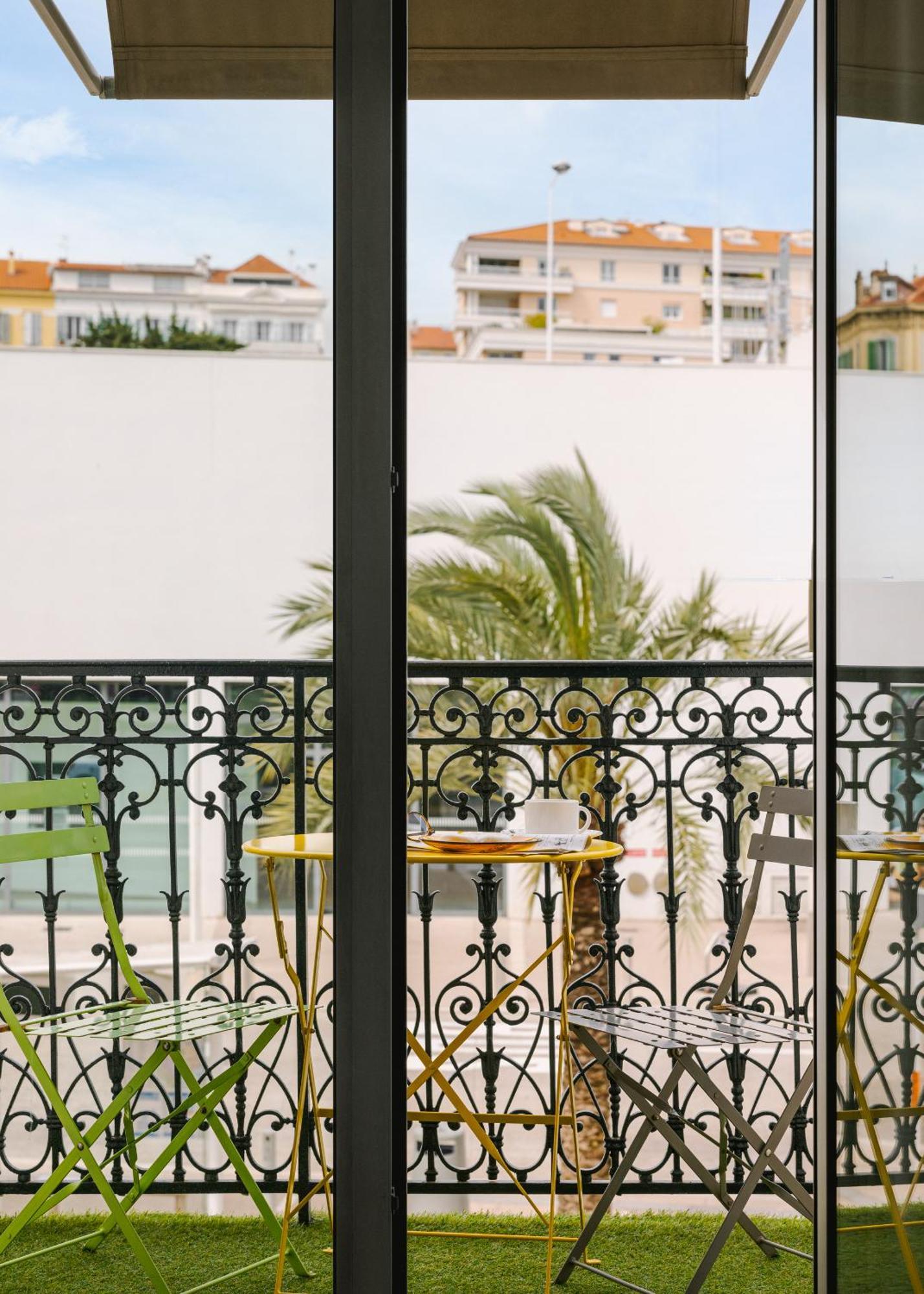 Yelo Lumiere Powered By Sonder Hotel Cannes Room photo