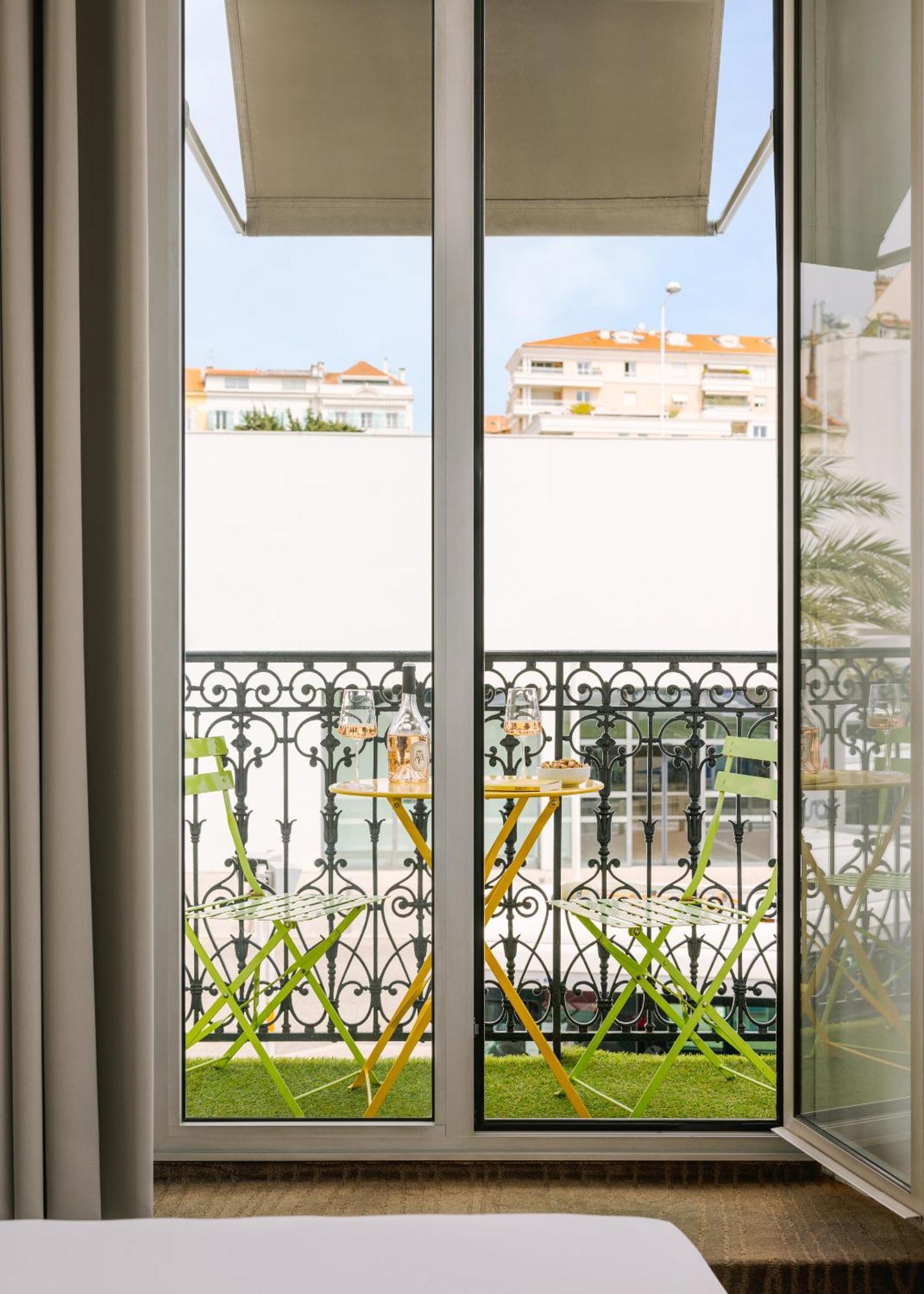 Yelo Lumiere Powered By Sonder Hotel Cannes Room photo