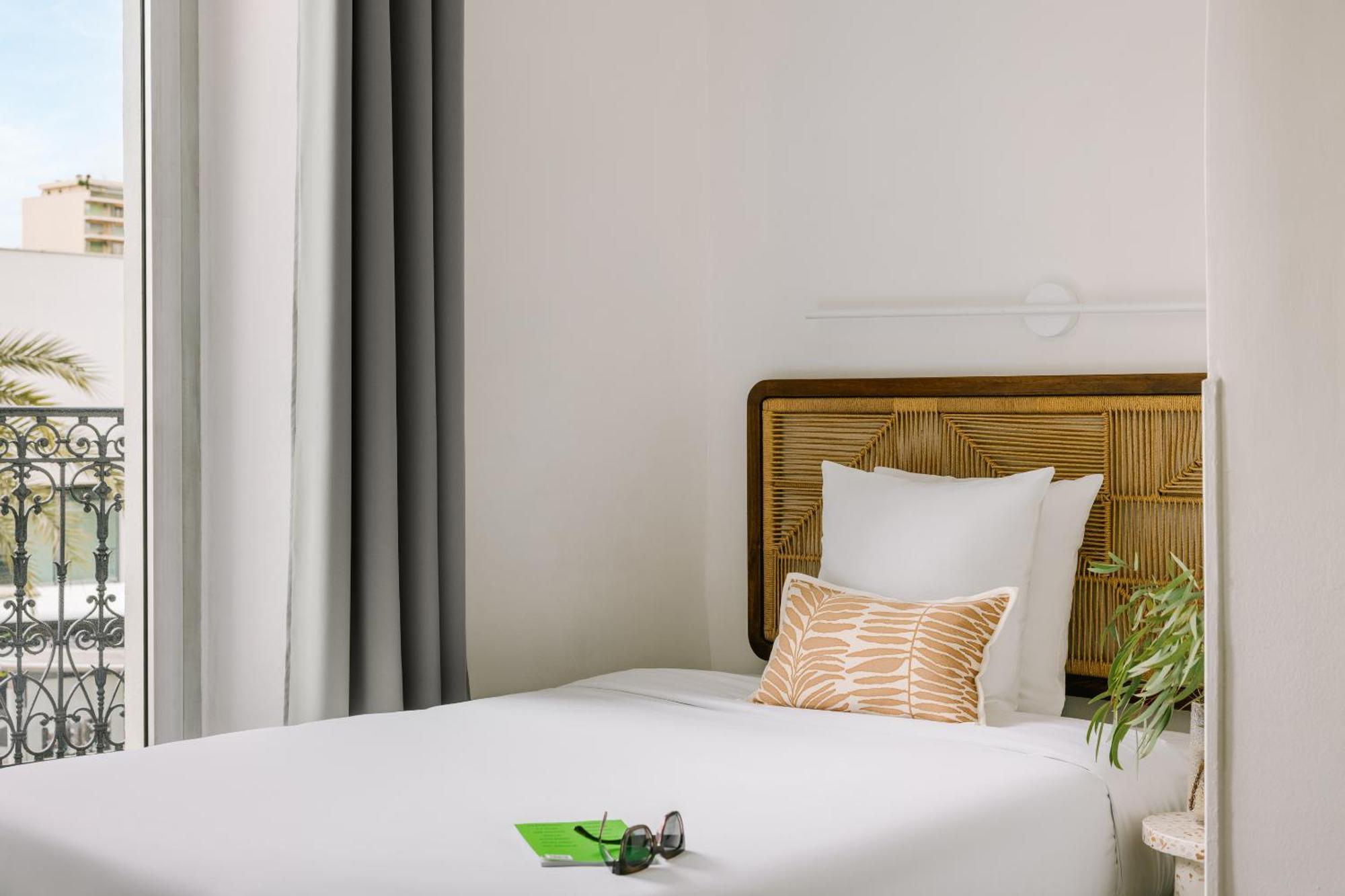 Yelo Lumiere Powered By Sonder Hotel Cannes Exterior photo