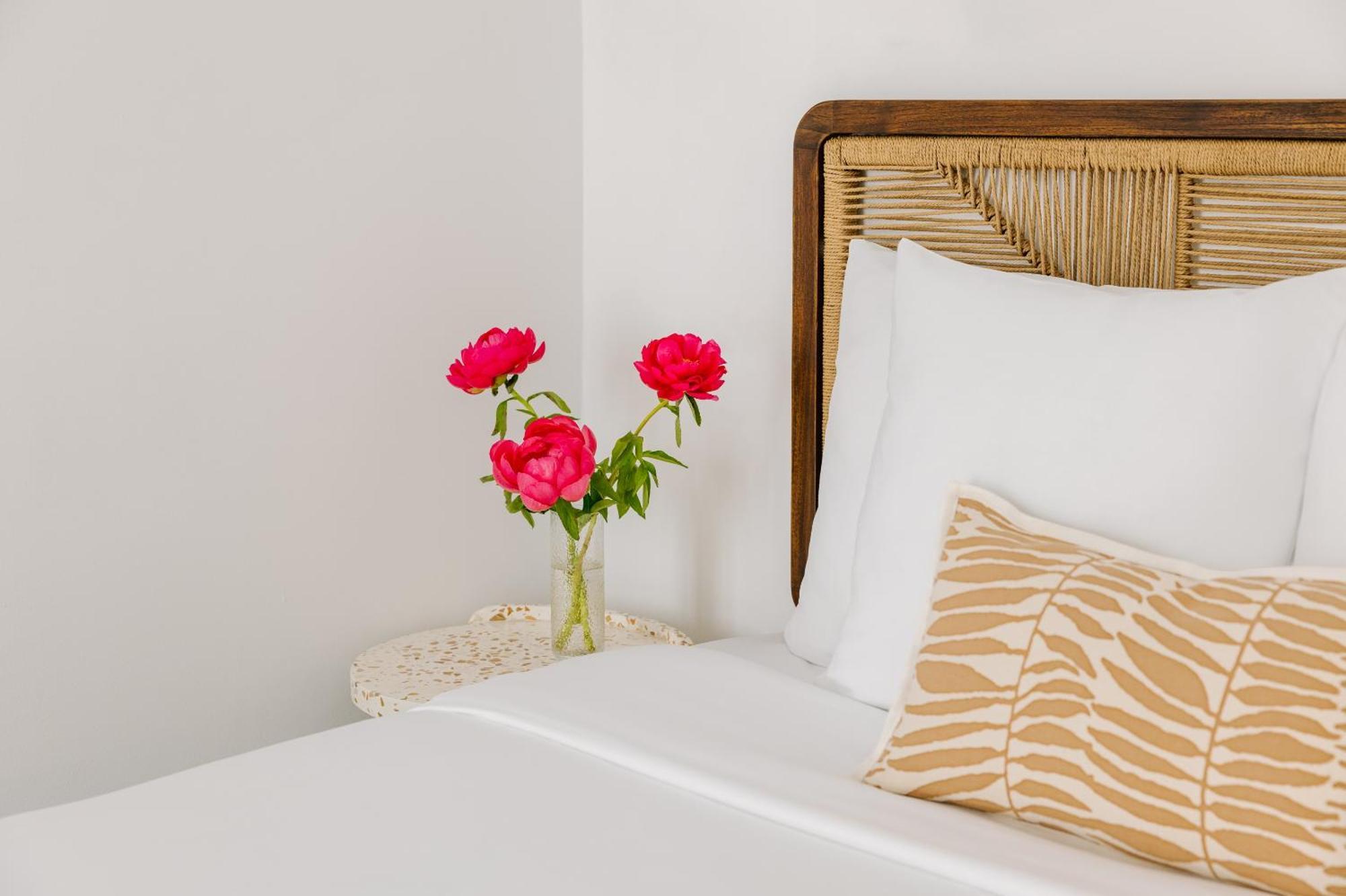 Yelo Lumiere Powered By Sonder Hotel Cannes Room photo
